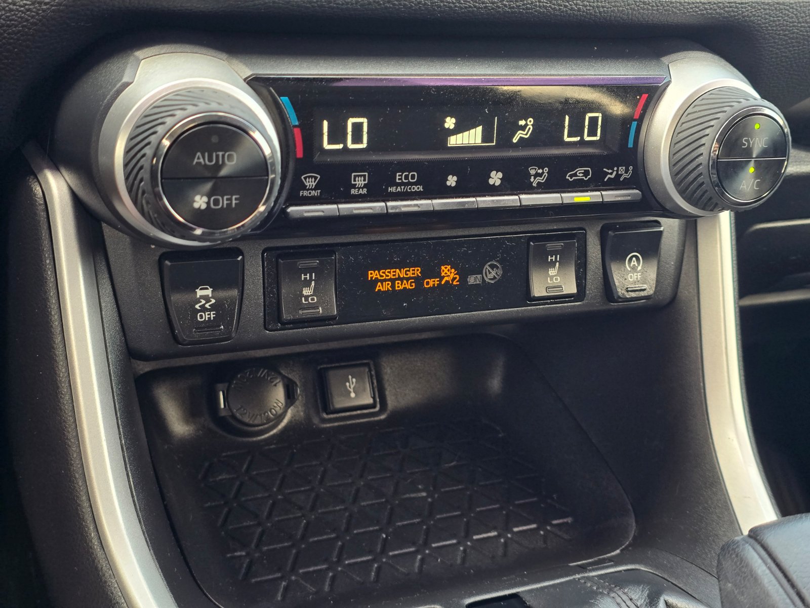 Used 2022 Toyota RAV4 XLE w/ Convenience Package AWD/4WD image 20