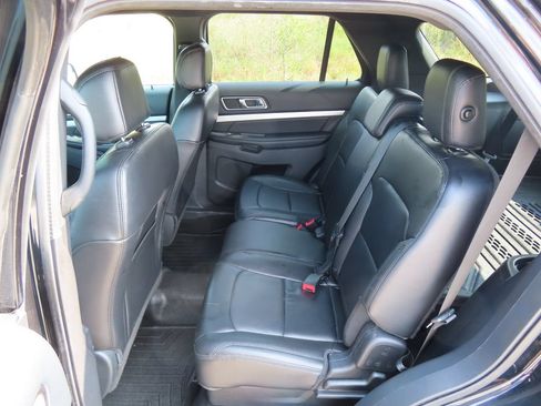 Used 2016 Ford Explorer XLT w/ Equipment Group 202A AWD/4WD image 26