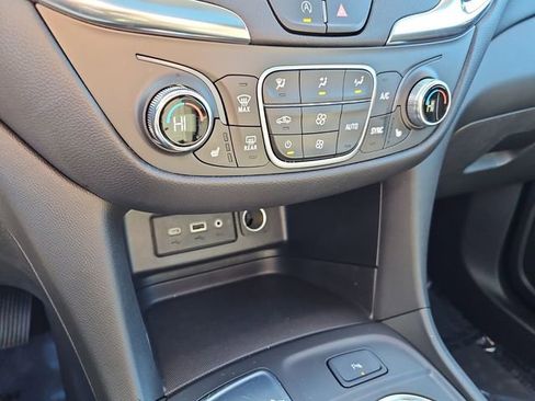 Used 2022 Chevrolet Equinox LT image 23