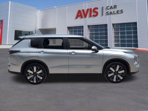 Used 2025 Mitsubishi Outlander SE FWD image 5