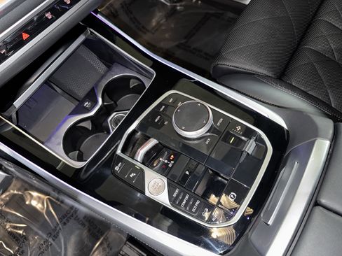 Used 2024 BMW X7 xDrive40i w/ M Sport Package image 29