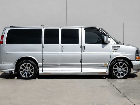 Used 2011 Chevrolet Express 1500 image 8