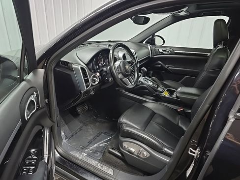Used 2017 Porsche Cayenne Platinum Edition AWD/4WD image 31