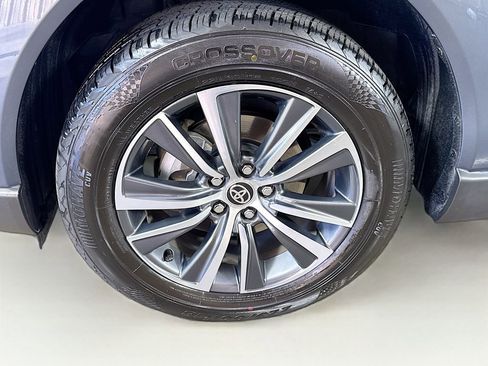 Used 2022 Toyota Venza LE image 38