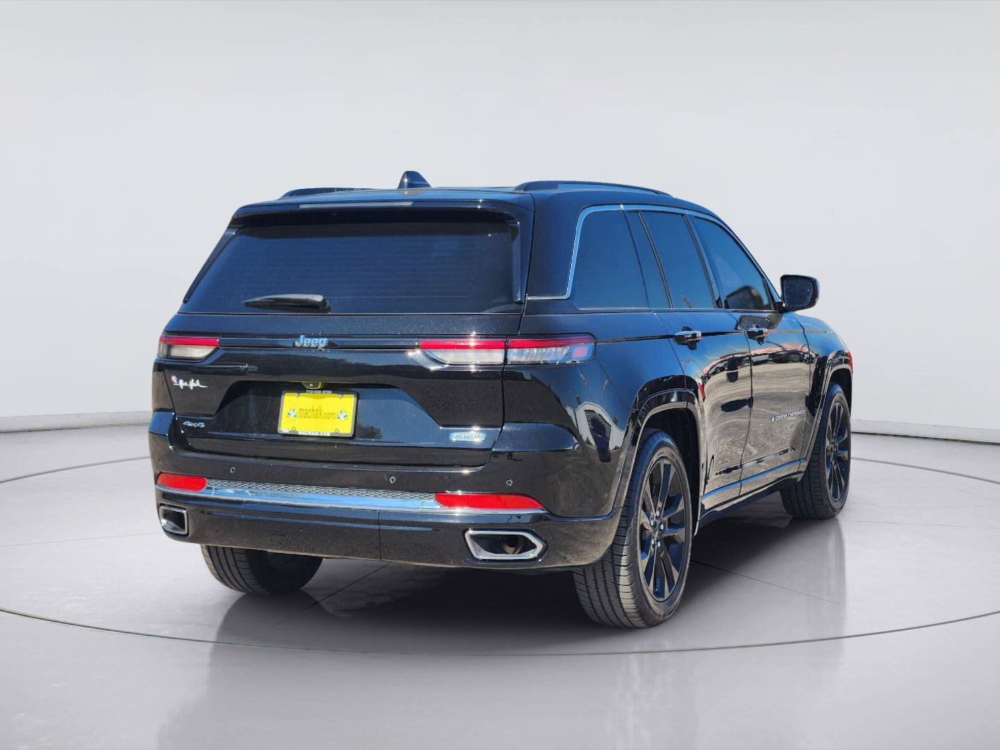 Used 2022 Jeep Grand Cherokee Overland AWD/4WD image 5
