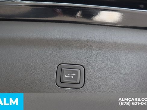 Used 2025 GMC Yukon Denali RWD image 23