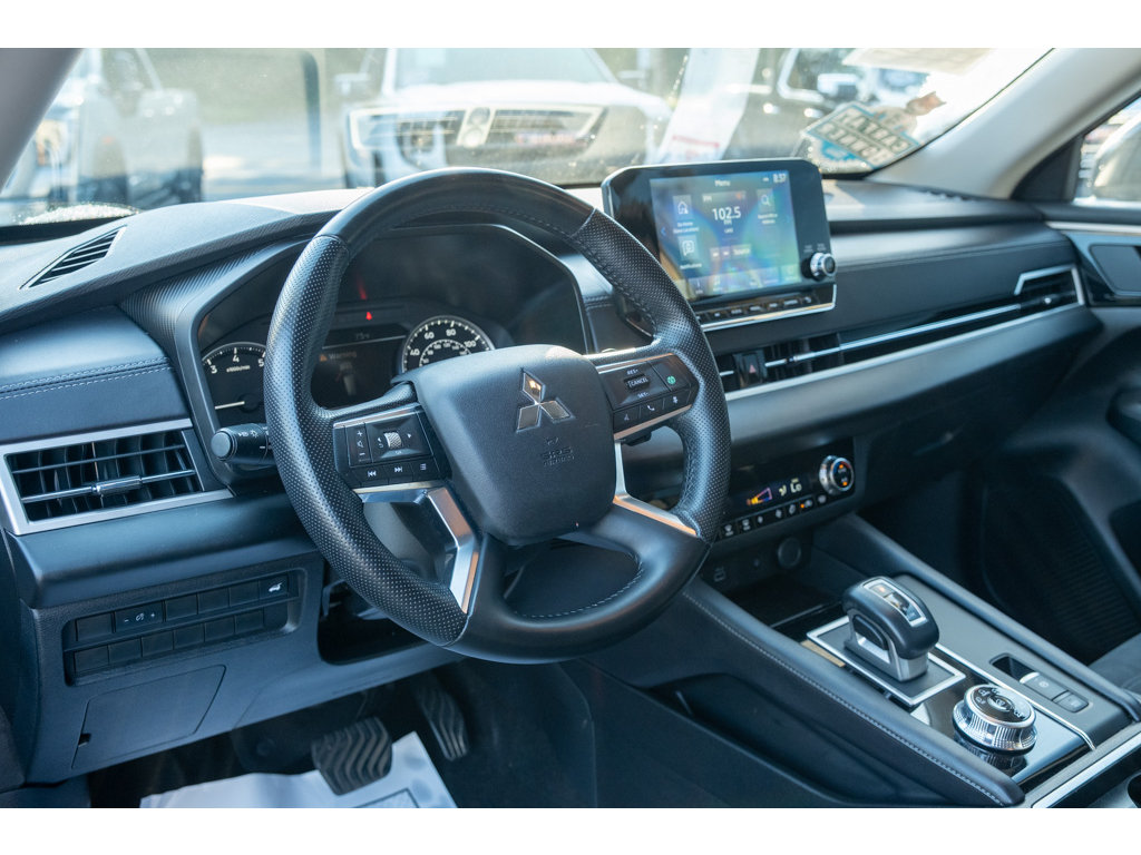Used 2024 Mitsubishi Outlander SE AWD/4WD image 11