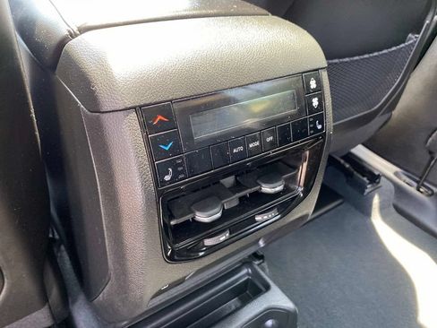Used 2023 Jeep Grand Cherokee L Limited AWD/4WD image 15