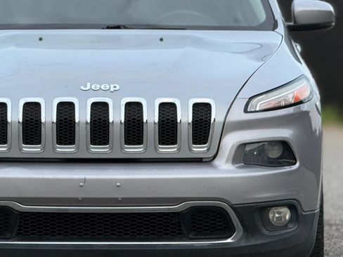 Used 2017 Jeep Cherokee Limited FWD image 12