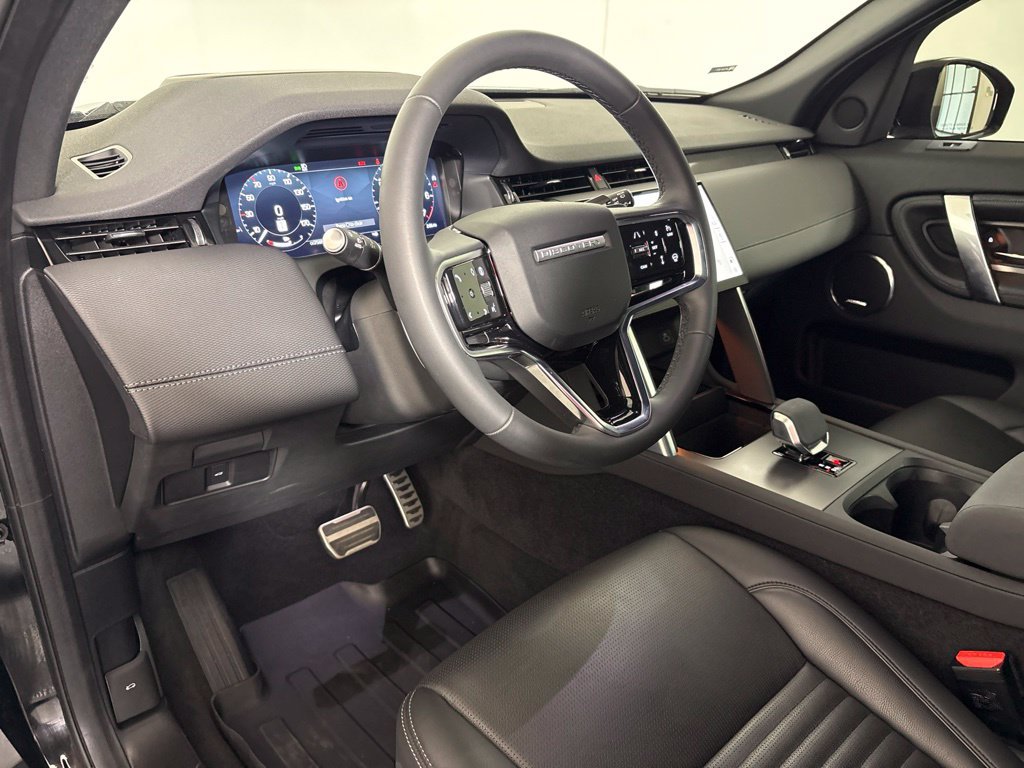 Used 2025 Land Rover Discovery Sport Dynamic SE AWD/4WD image 24