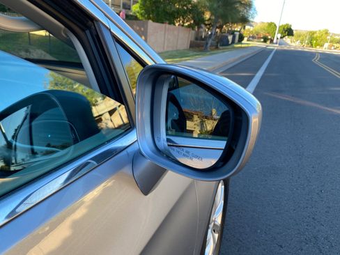 Used 2017 Chrysler Pacifica Touring-L image 8