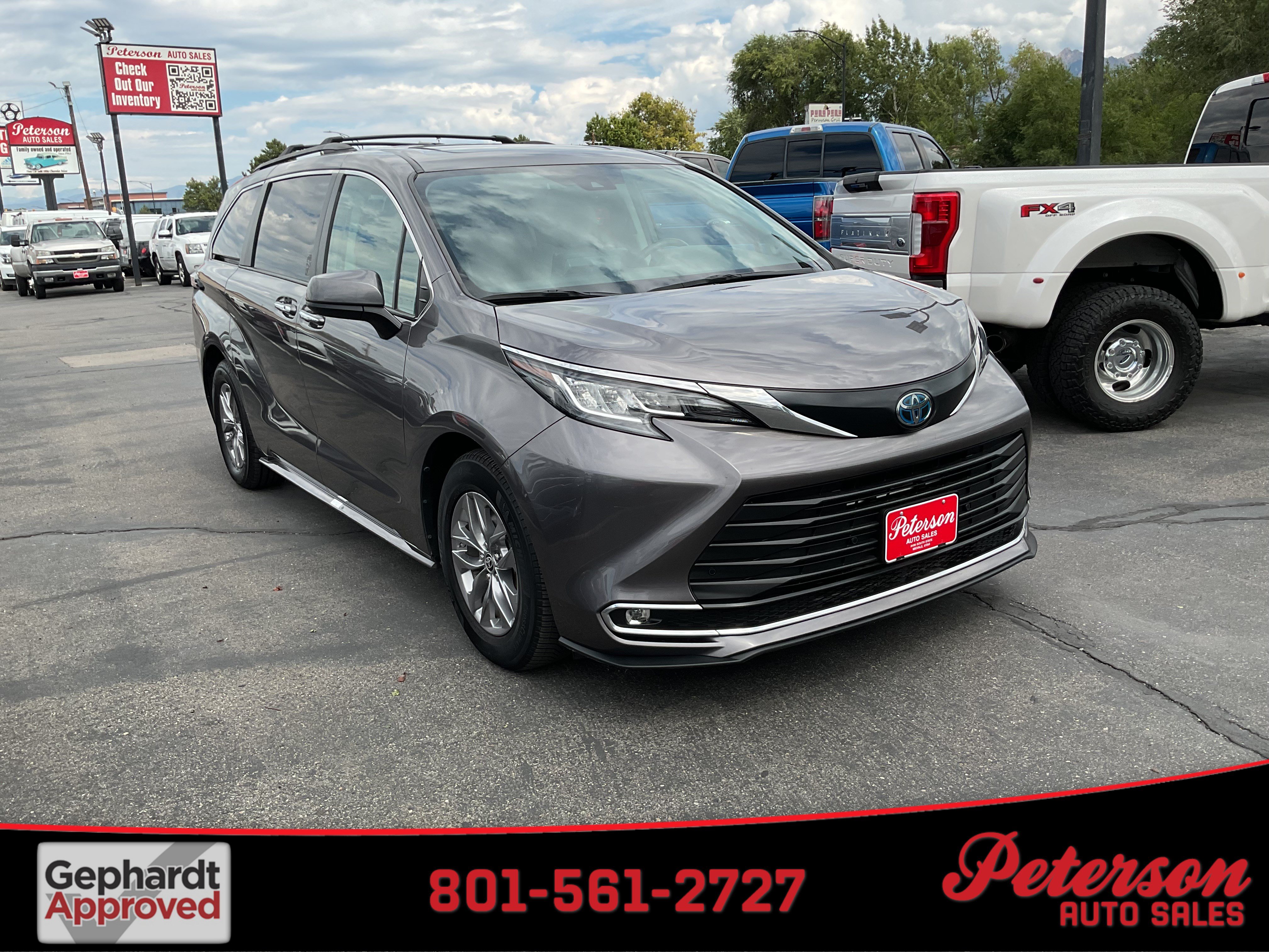 Used 2022 Toyota Sienna XLE w/ XLE Plus Package FWD image 1