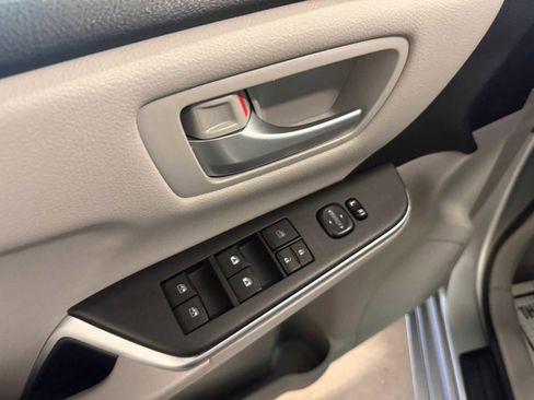 Used 2017 Toyota Camry LE image 21