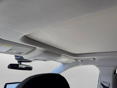 Used 2022 Ford Escape SE w/ SE Sport Appearance Package image 23