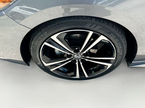 Used 2021 Nissan Sentra SR w/ SR Premium Package FWD image 32