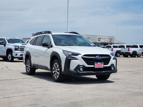 Used 2024 Subaru Outback Premium AWD/4WD image 3