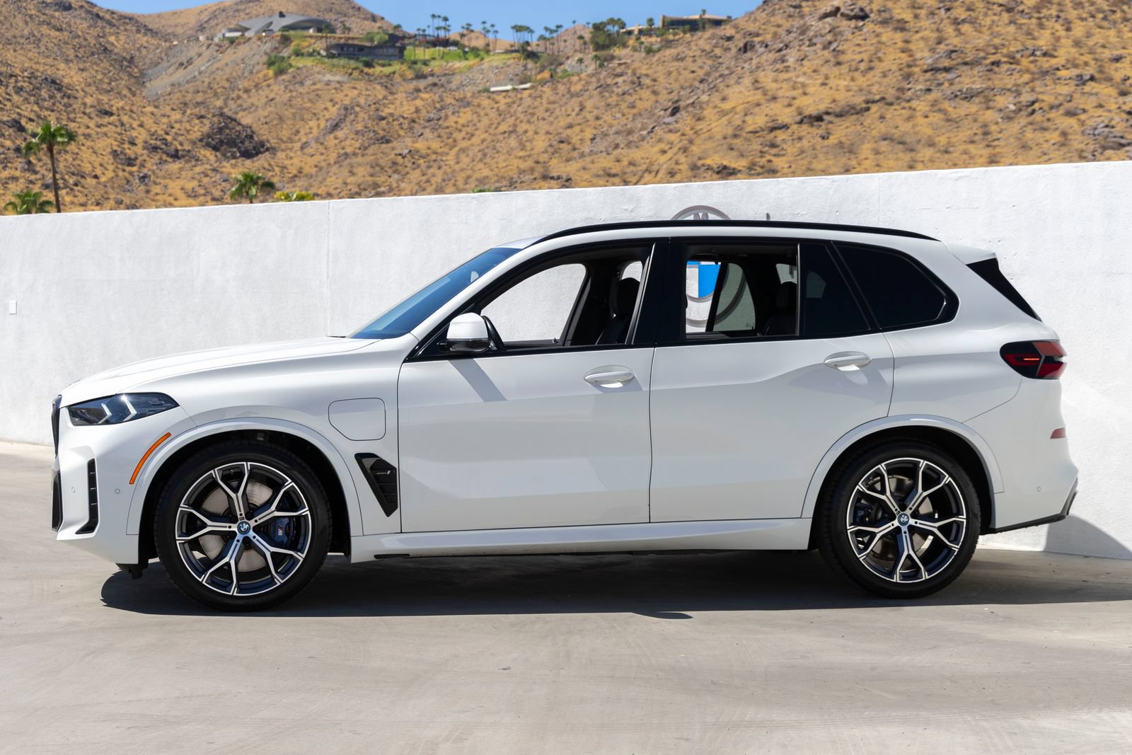 Certified 2024 BMW X5 xDrive50e w/ Executive Package AWD/4WD image 3