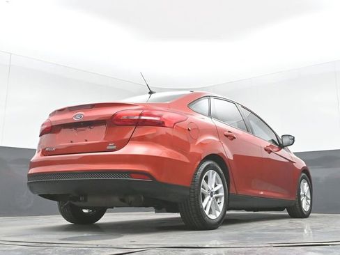 Used 2018 Ford Focus SE w/ Cold Weather Package image 28