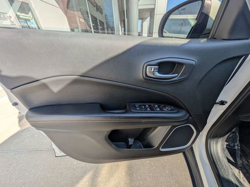 Used 2019 Jeep Compass Latitude image 34