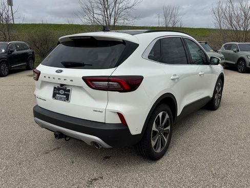 Used 2023 Ford Escape Platinum w/ Premium Technology Package AWD/4WD image 4