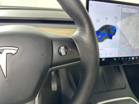 Used 2021 Tesla Model Y Long Range image 16