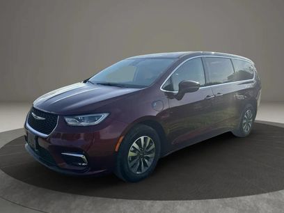 Used 2022 Chrysler Pacifica Touring-L