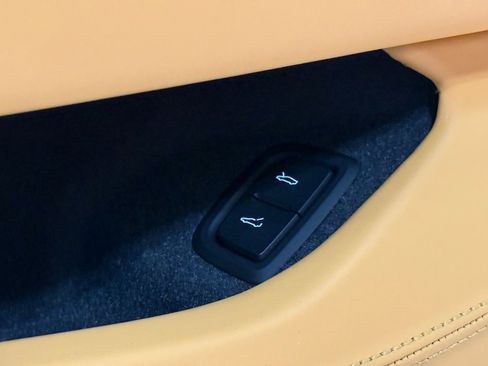 Used 2026 Chevrolet Corvette Stingray w/ Z51 Performance Package image 24