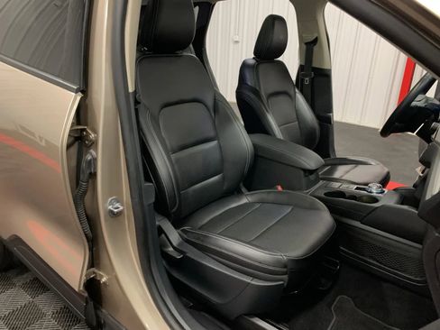 Used 2020 Ford Escape SE Sport image 38