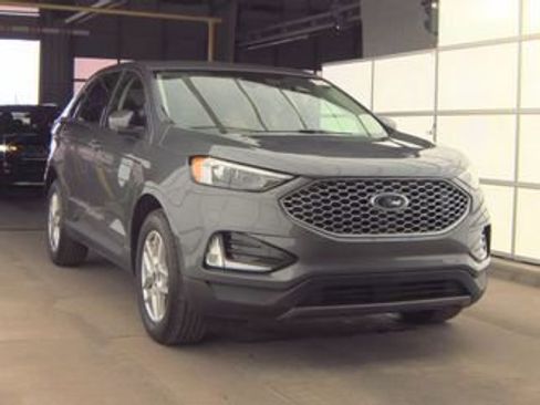 Used 2023 Ford Edge SEL w/ Convenience Package image 4