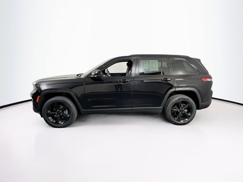Used 2023 Jeep Grand Cherokee Altitude AWD/4WD image 8