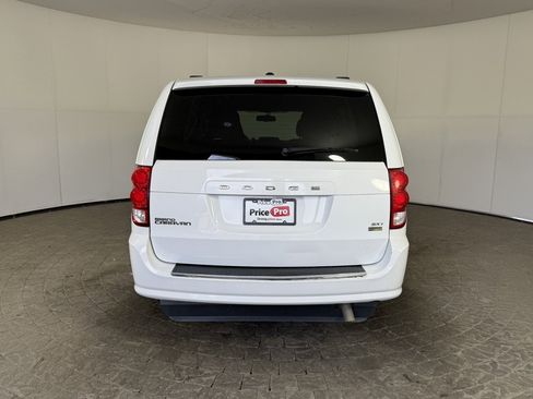 Used 2017 Dodge Grand Caravan SXT image 7
