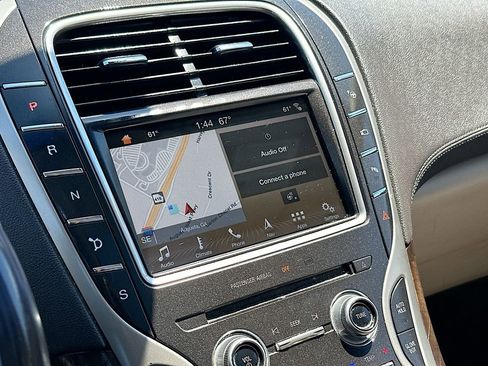 Used 2016 Lincoln MKX Reserve w/ Technology Package FWD image 13