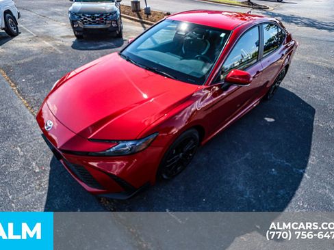 Used 2025 Toyota Camry SE image 20