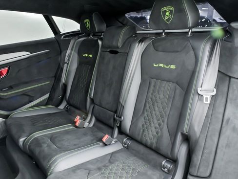 Used 2024 Lamborghini Urus Performante AWD/4WD image 25