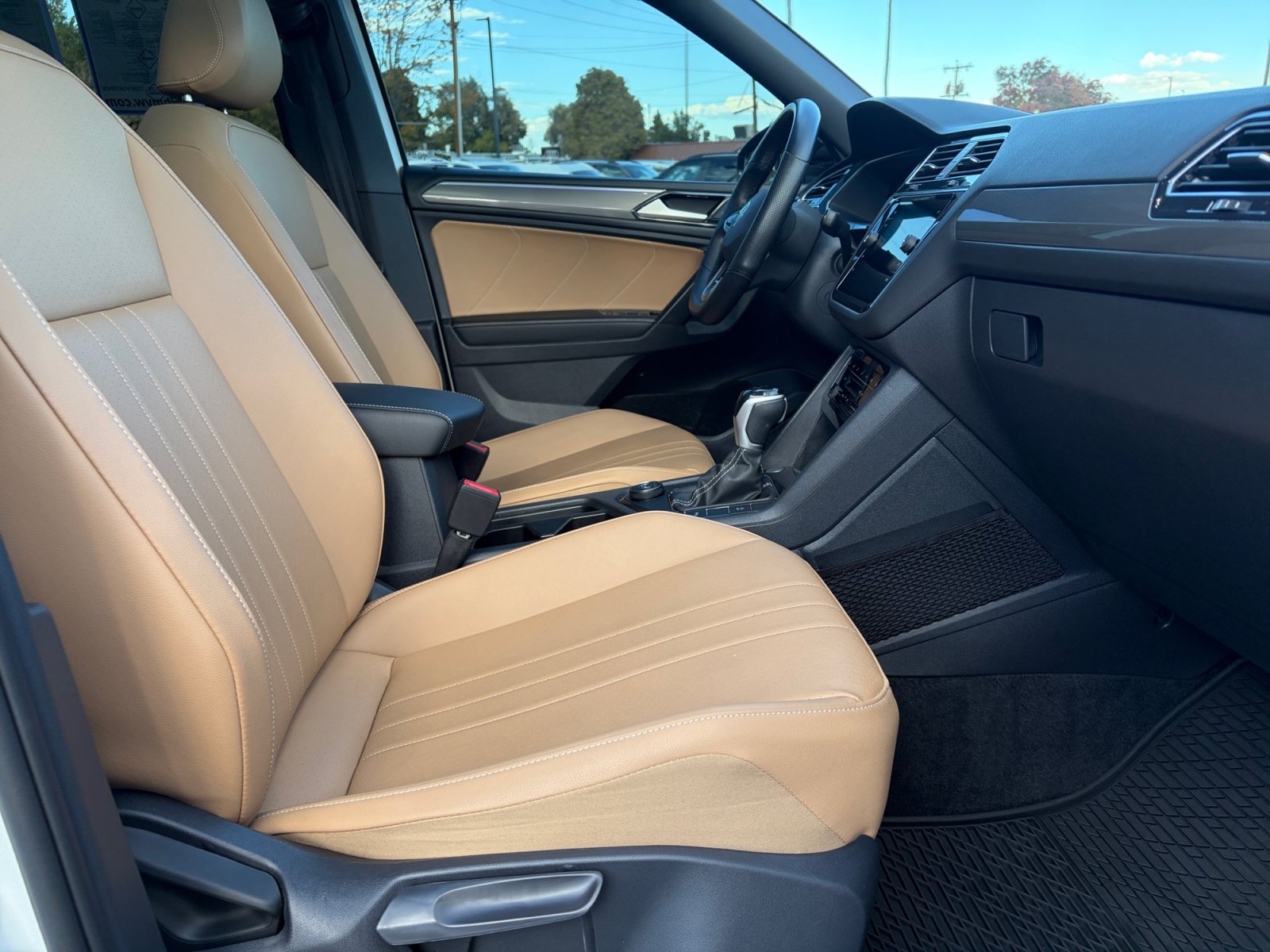 Used 2023 Volkswagen Tiguan SE R-Line AWD/4WD image 19