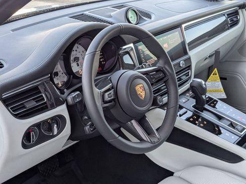 New 2026 Porsche Macan GTS image 4