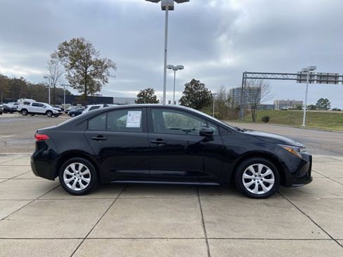 Used 2024 Toyota Corolla LE image 12