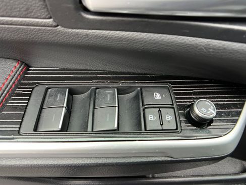 Used 2025 Toyota Sienna XSE w/ XSE Plus Package AWD/4WD image 12