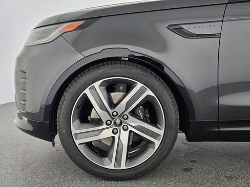Certified 2023 Land Rover Discovery Metropolitan Edition AWD/4WD image 9