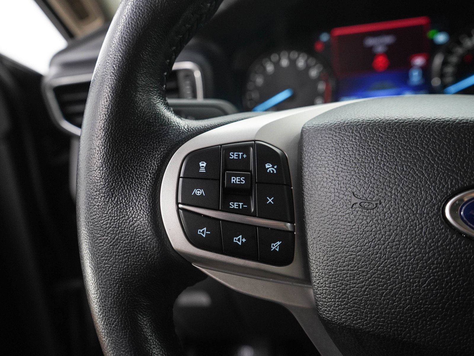 Used 2023 Ford Explorer Limited AWD/4WD image 28
