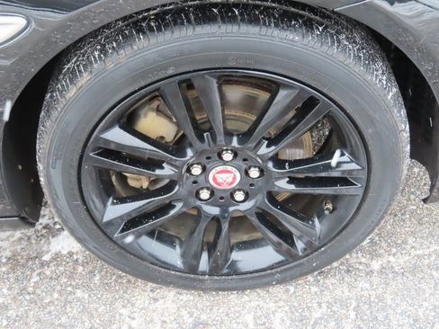Used 2020 Jaguar XE S image 14