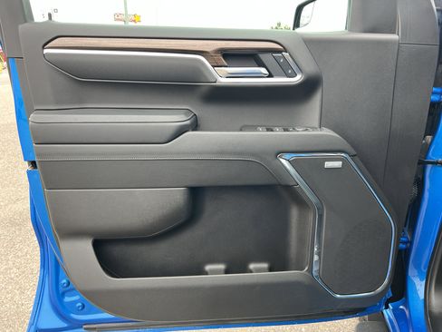 Used 2025 Chevrolet Silverado 1500 LT Trail Boss w/ Convenience Package II image 17