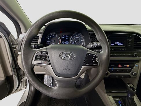Used 2018 Hyundai Elantra SE image 13
