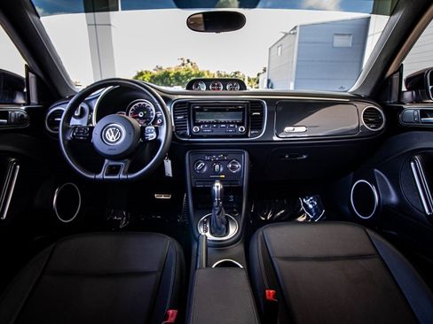 Used 2014 Volkswagen Beetle R-Line image 28