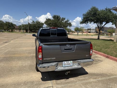 Used 2017 Nissan Frontier SV RWD image 9