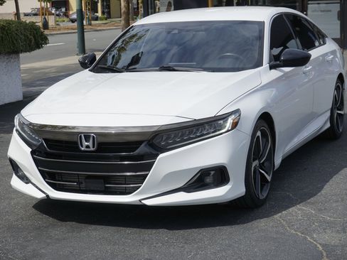 Used 2021 Honda Accord Sport image 3