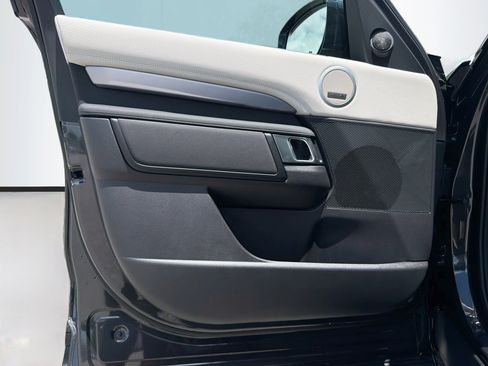 New 2026 Land Rover Discovery Limited Edition AWD/4WD image 23