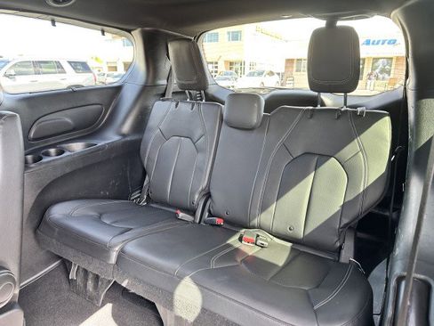 Used 2021 Chrysler Pacifica Touring-L w/ Uconnect Theater Family Group image 15