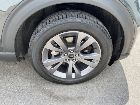 Used 2024 Ford Explorer XLT w/ Equipment Group 202A AWD/4WD image 42