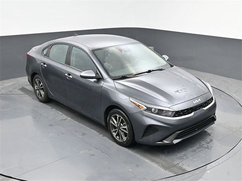 Used 2023 Kia Forte LXS image 17